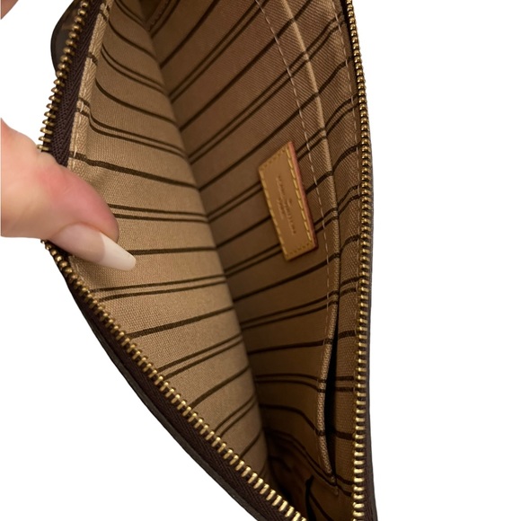 Authentic Louis Vuitton Monogram wristlet!  Great condition. Small spot on side. - Picture 3 of 14